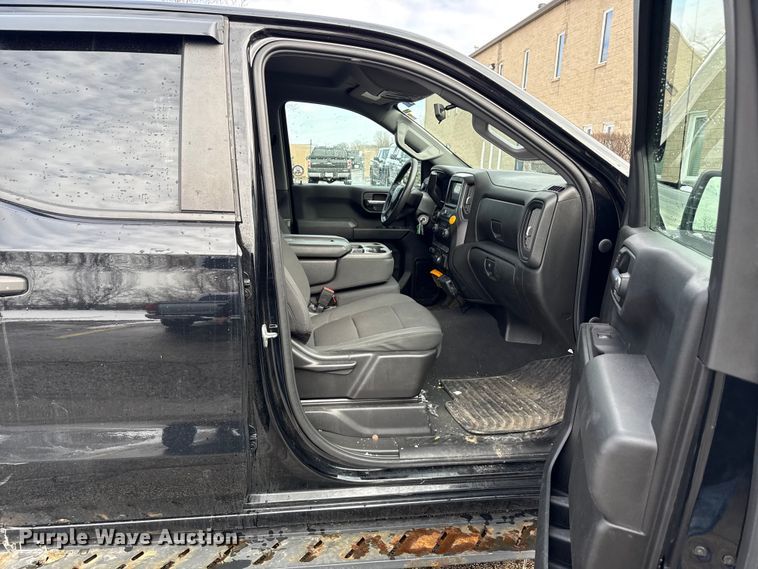 image for item ND9460 2021 Chevrolet Silverado 1500 Ext. Cab pickup truck