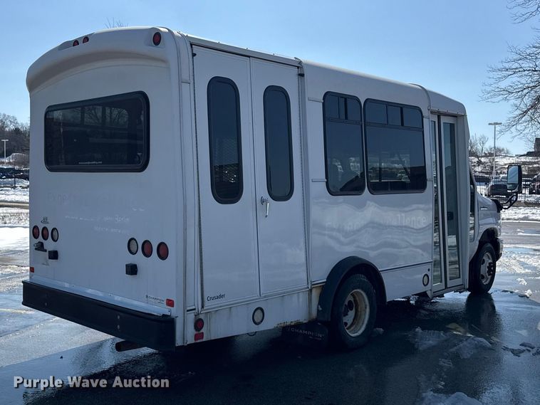 image for item ND9462 2017 Ford E350 shuttle bus