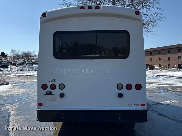 image for item ND9462 2017 Ford E350 shuttle bus