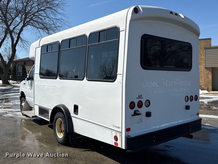 image for item ND9462 2017 Ford E350 shuttle bus