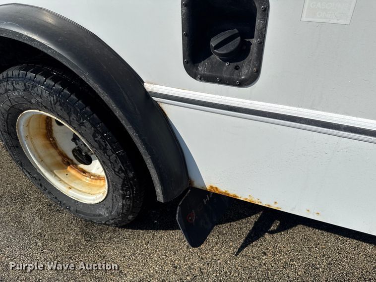 image for item ND9462 2017 Ford E350 shuttle bus