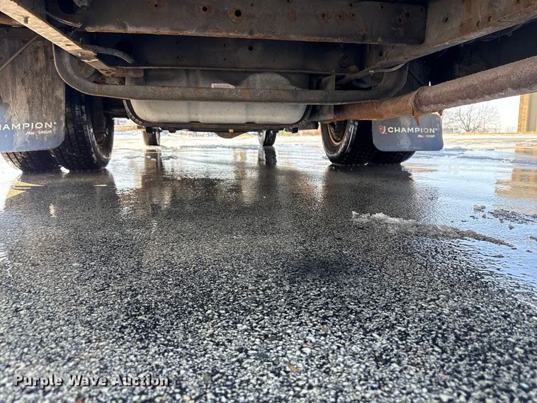 image for item ND9462 2017 Ford E350 shuttle bus