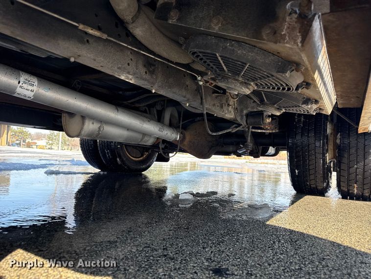 image for item ND9462 2017 Ford E350 shuttle bus