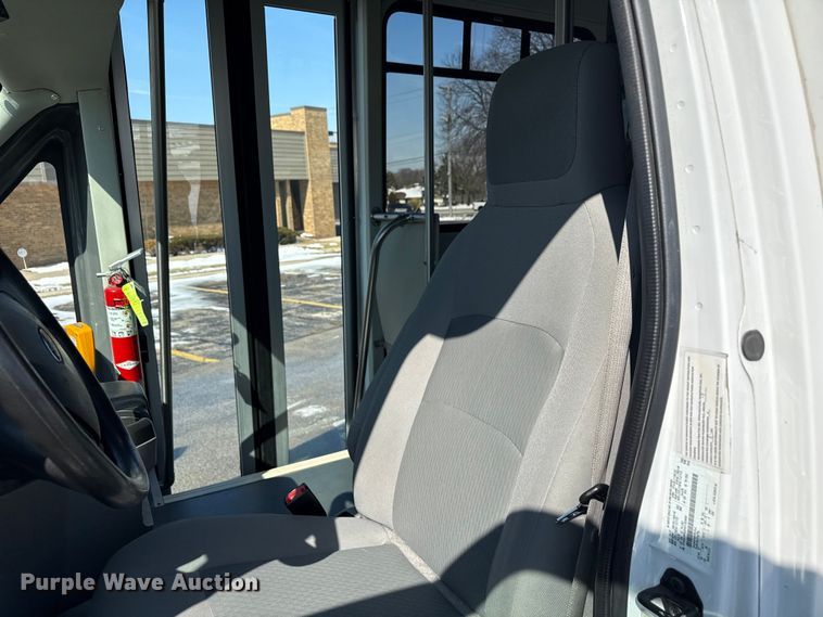 image for item ND9462 2017 Ford E350 shuttle bus
