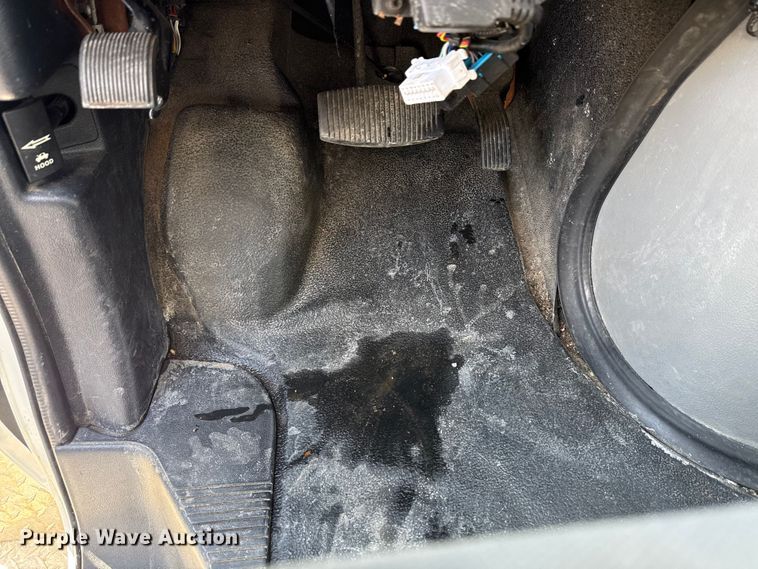 image for item ND9462 2017 Ford E350 shuttle bus