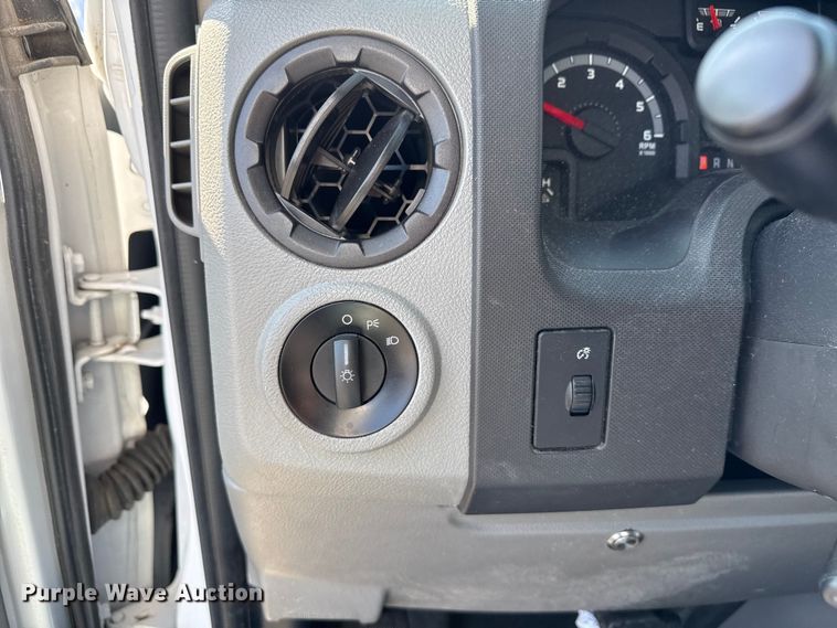 image for item ND9462 2017 Ford E350 shuttle bus