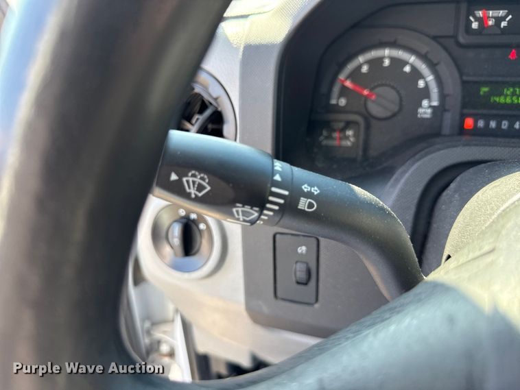 image for item ND9462 2017 Ford E350 shuttle bus