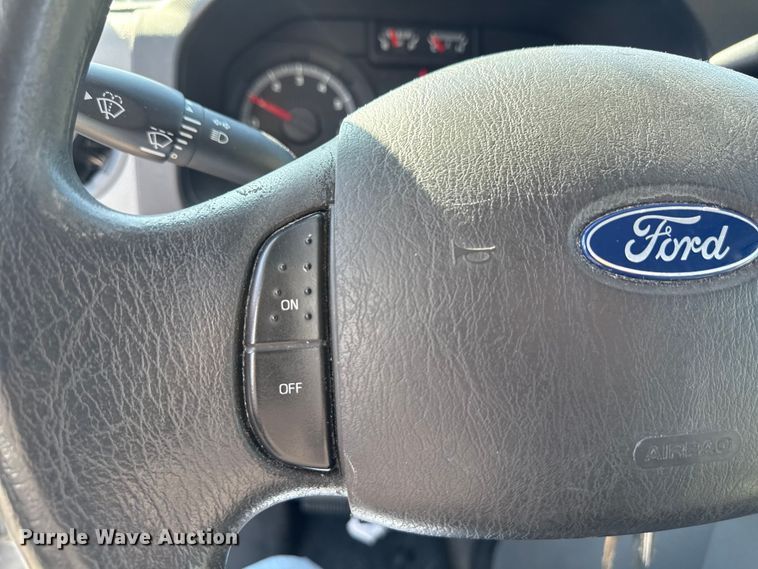 image for item ND9462 2017 Ford E350 shuttle bus