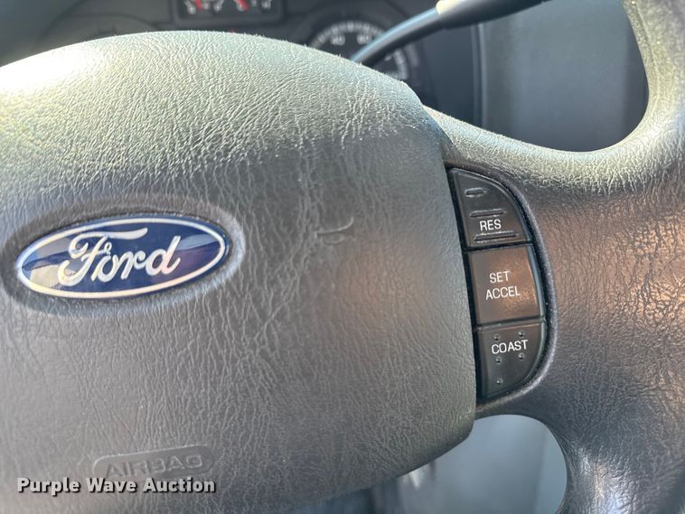 image for item ND9462 2017 Ford E350 shuttle bus