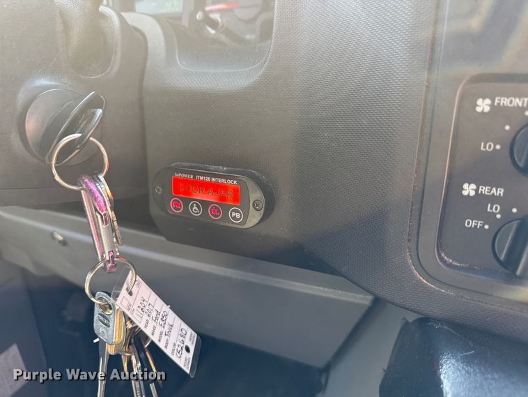 image for item ND9462 2017 Ford E350 shuttle bus