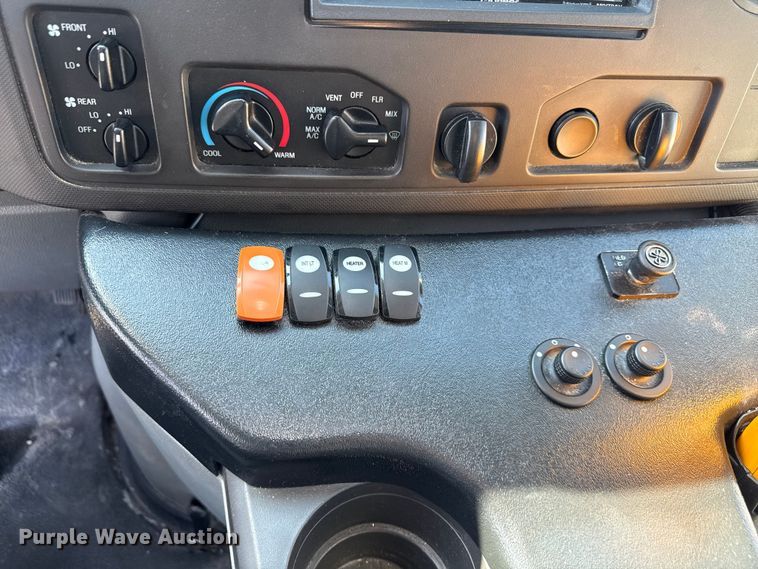 image for item ND9462 2017 Ford E350 shuttle bus