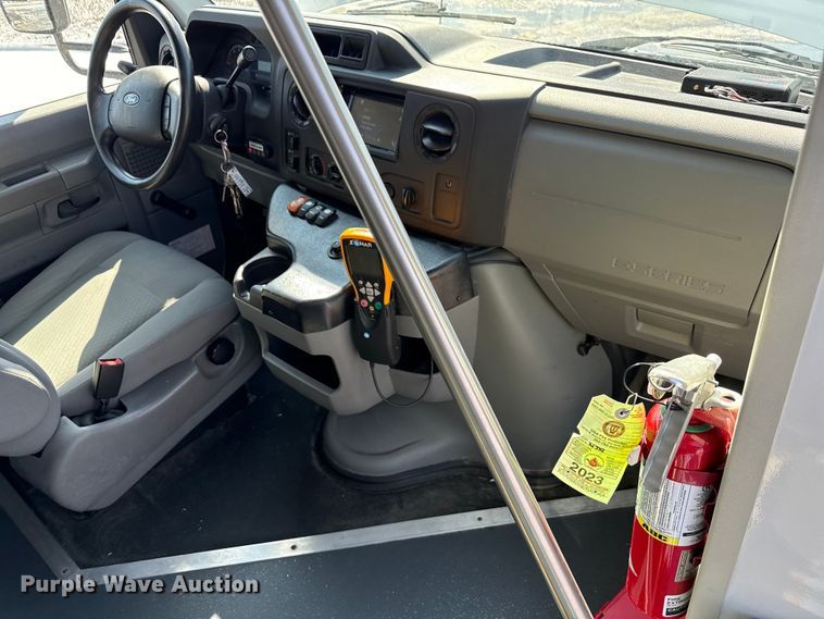 image for item ND9462 2017 Ford E350 shuttle bus