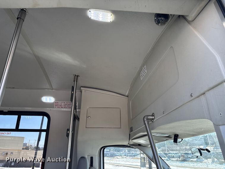 image for item ND9462 2017 Ford E350 shuttle bus