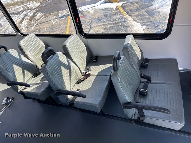 image for item ND9462 2017 Ford E350 shuttle bus