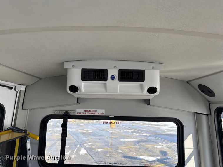 image for item ND9462 2017 Ford E350 shuttle bus