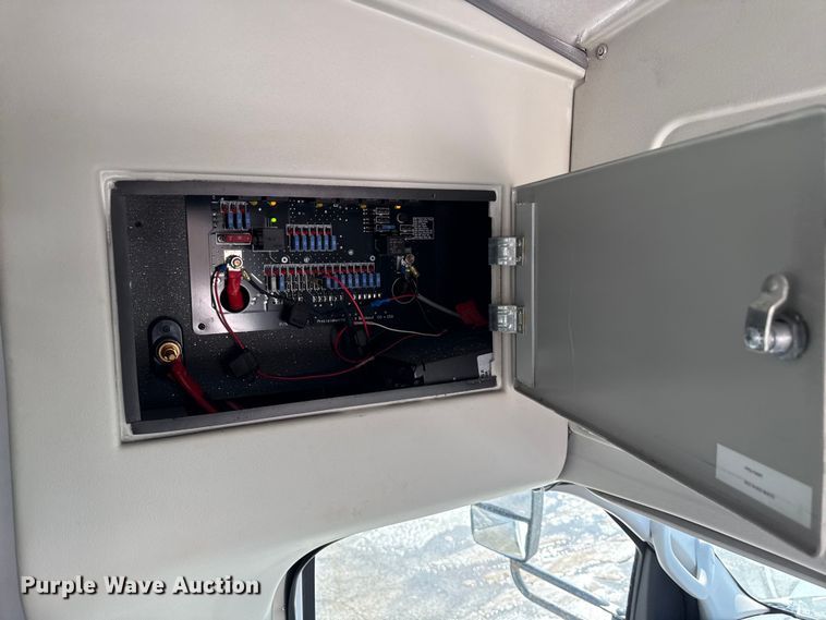 image for item ND9462 2017 Ford E350 shuttle bus