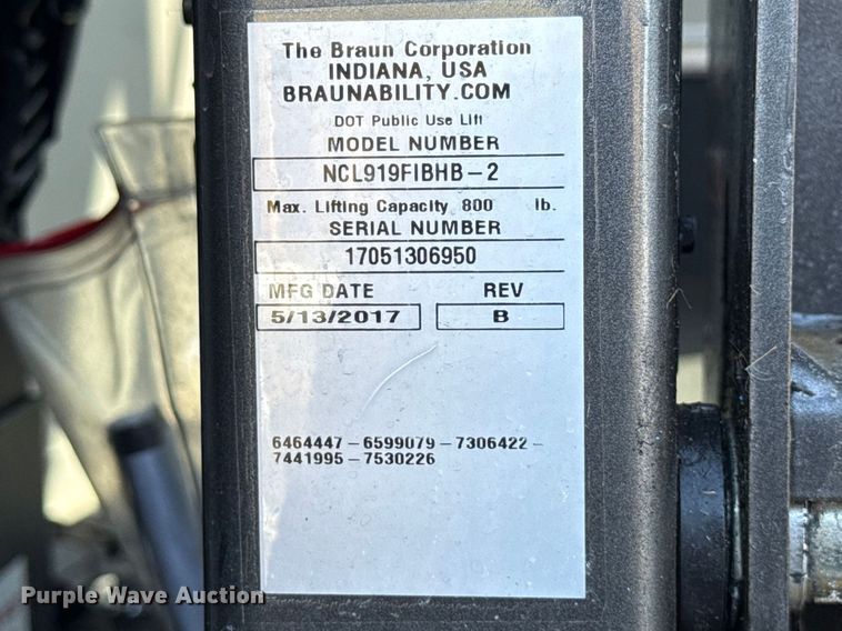 image for item ND9462 2017 Ford E350 shuttle bus