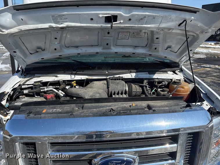 image for item ND9462 2017 Ford E350 shuttle bus