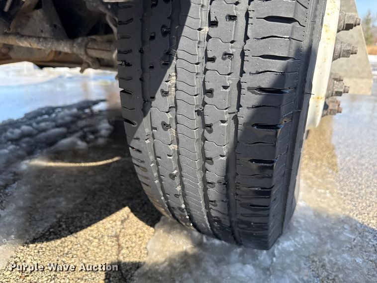 image for item ND9462 2017 Ford E350 shuttle bus