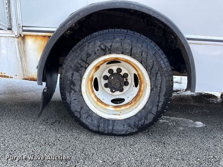 image for item ND9462 2017 Ford E350 shuttle bus