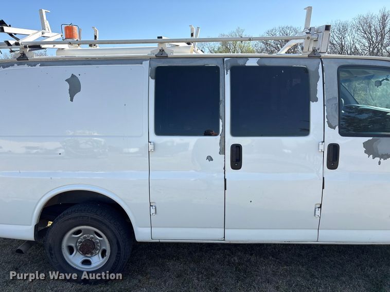 image for item NK9055 2003 GMC Savana van