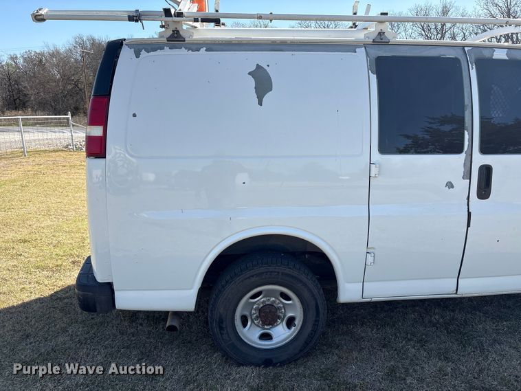 image for item NK9055 2003 GMC Savana van