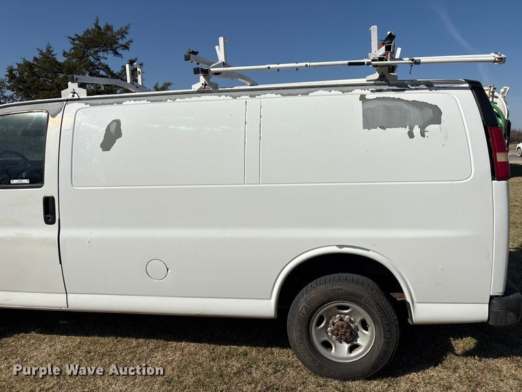 image for item NK9055 2003 GMC Savana van