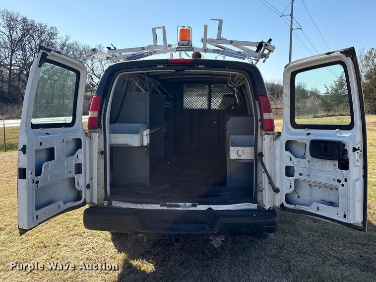 image for item NK9055 2003 GMC Savana van