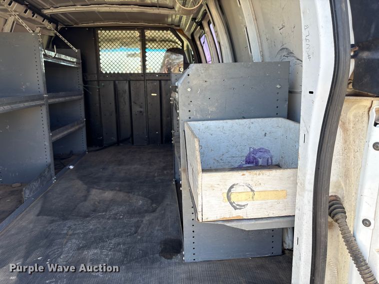 image for item NK9055 2003 GMC Savana van