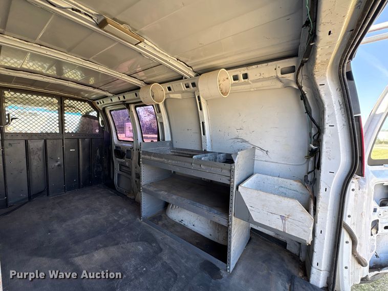 image for item NK9055 2003 GMC Savana van