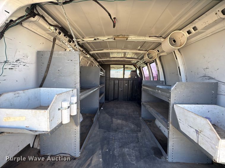 image for item NK9055 2003 GMC Savana van