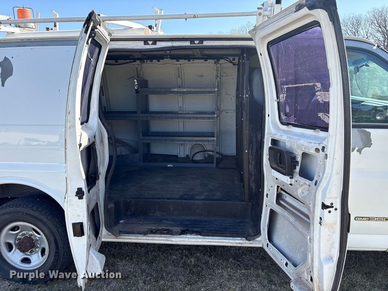 image for item NK9055 2003 GMC Savana van