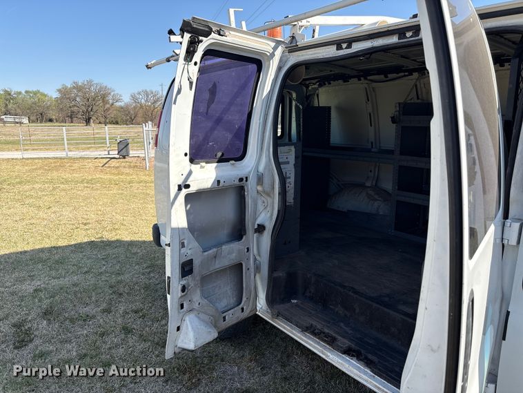 image for item NK9055 2003 GMC Savana van