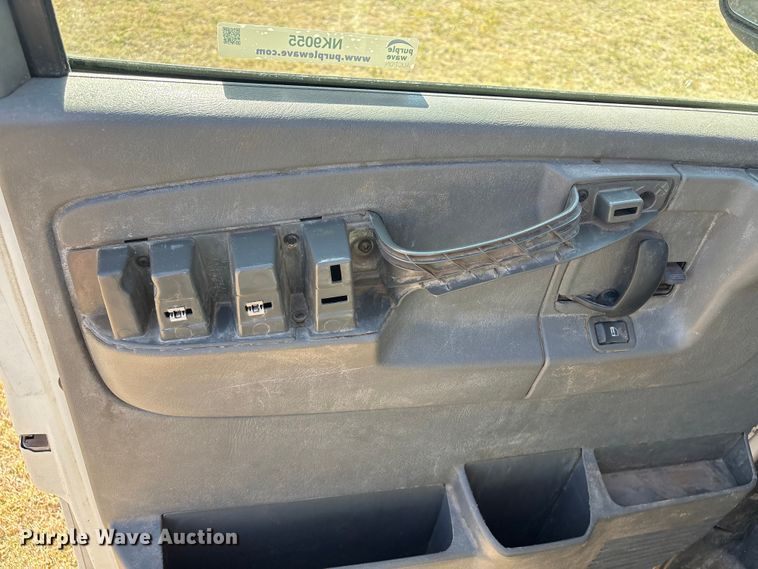 image for item NK9055 2003 GMC Savana van