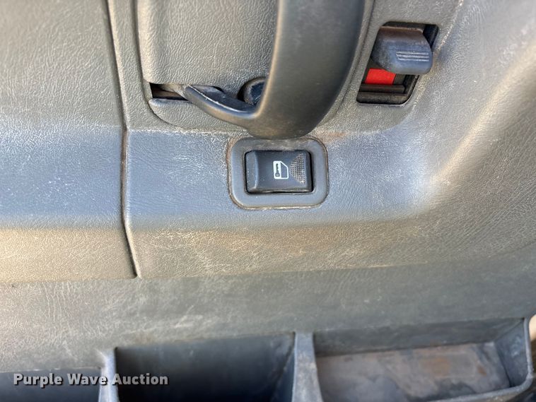 image for item NK9055 2003 GMC Savana van