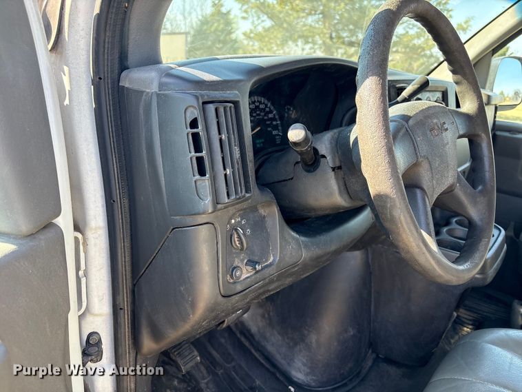 image for item NK9055 2003 GMC Savana van