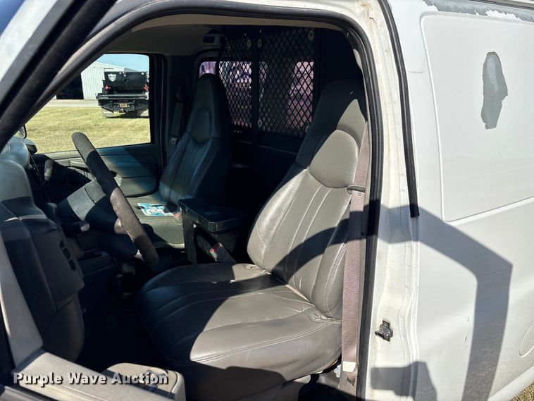 image for item NK9055 2003 GMC Savana van