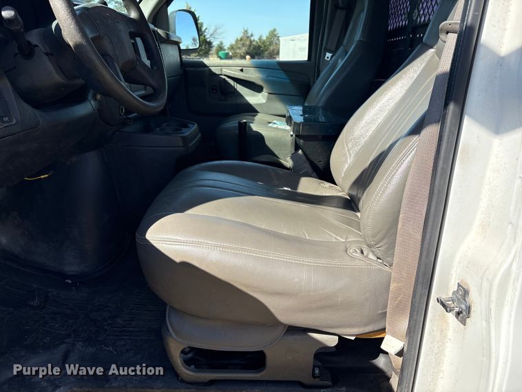 image for item NK9055 2003 GMC Savana van