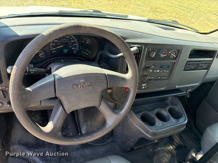 image for item NK9055 2003 GMC Savana van