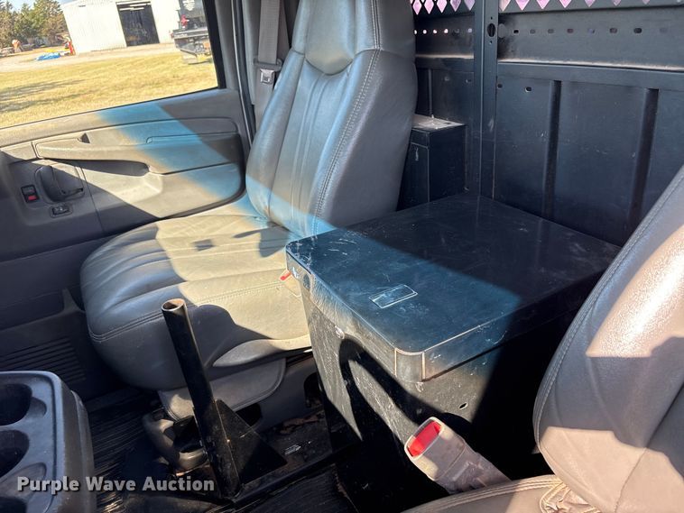 image for item NK9055 2003 GMC Savana van