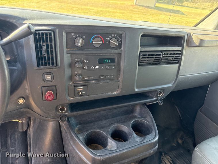 image for item NK9055 2003 GMC Savana van