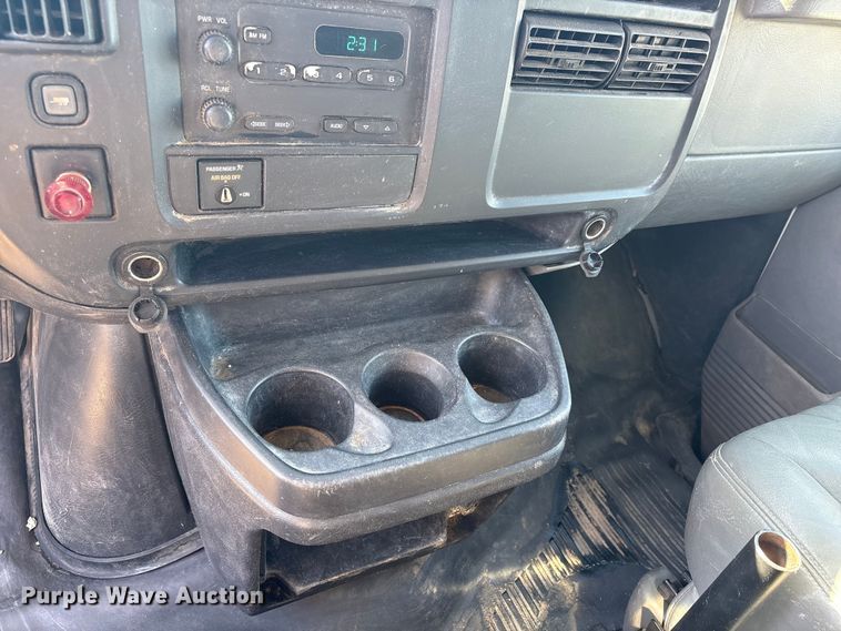 image for item NK9055 2003 GMC Savana van