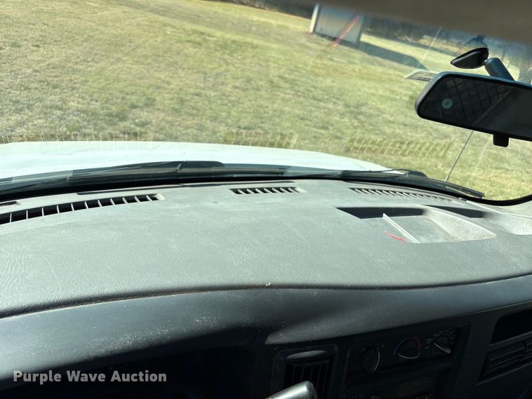 image for item NK9055 2003 GMC Savana van