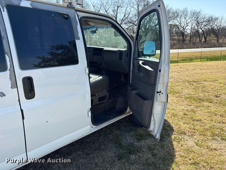 image for item NK9055 2003 GMC Savana van