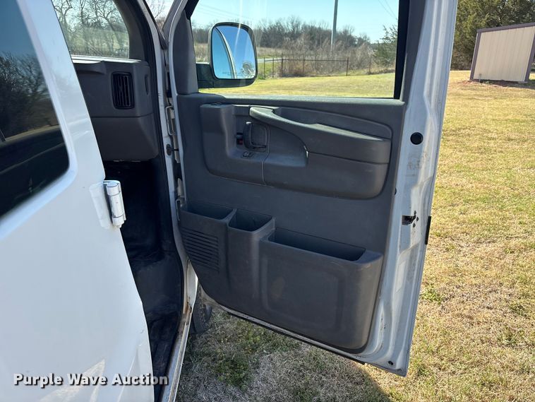 image for item NK9055 2003 GMC Savana van