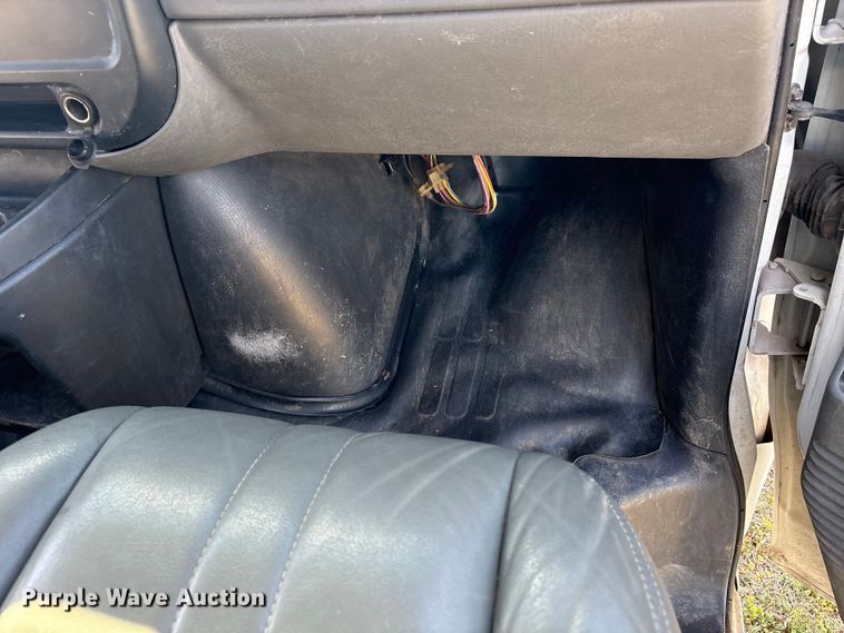 image for item NK9055 2003 GMC Savana van