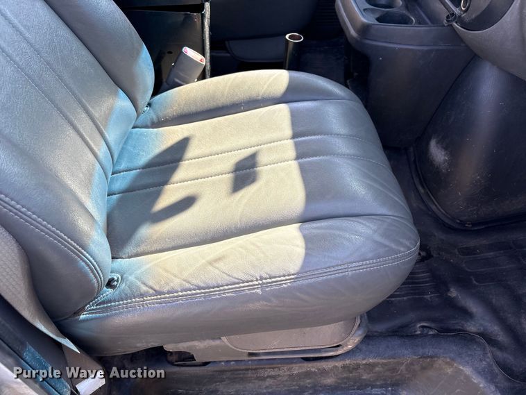 image for item NK9055 2003 GMC Savana van