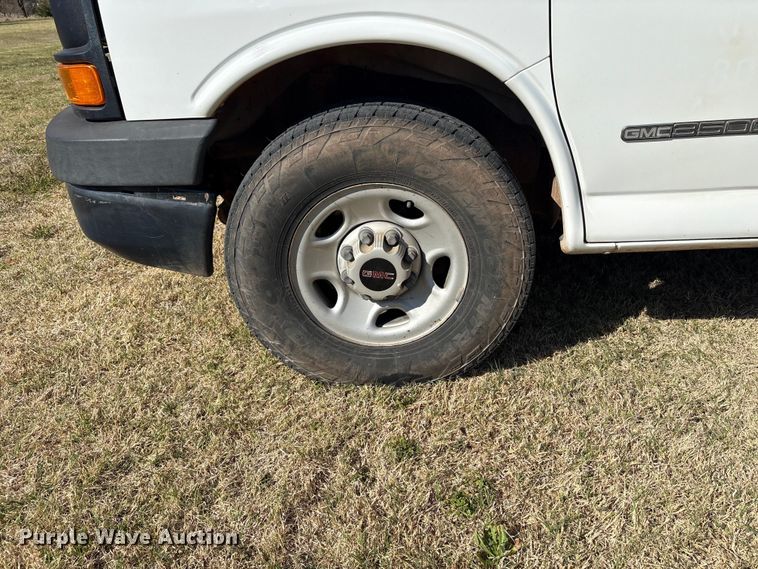 image for item NK9055 2003 GMC Savana van