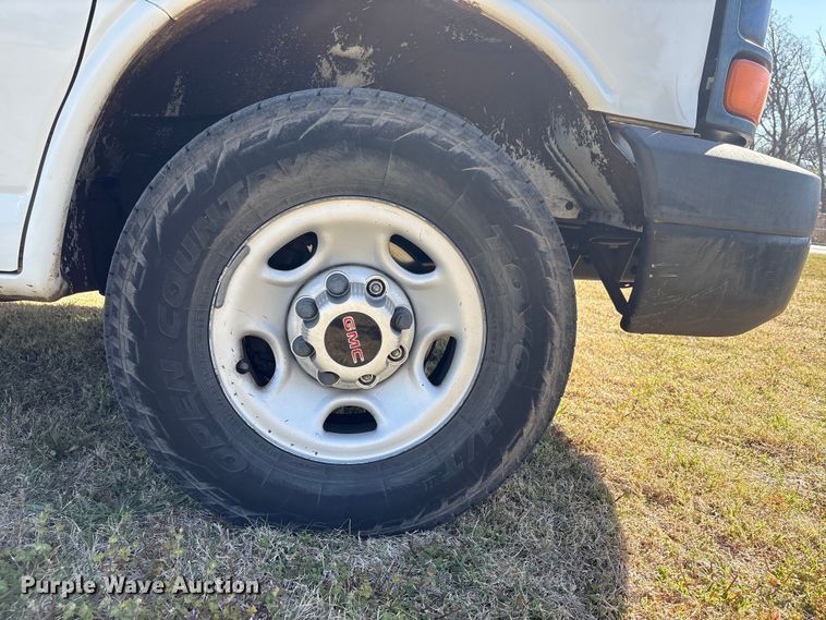 image for item NK9055 2003 GMC Savana van