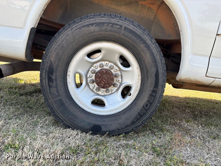 image for item NK9055 2003 GMC Savana van